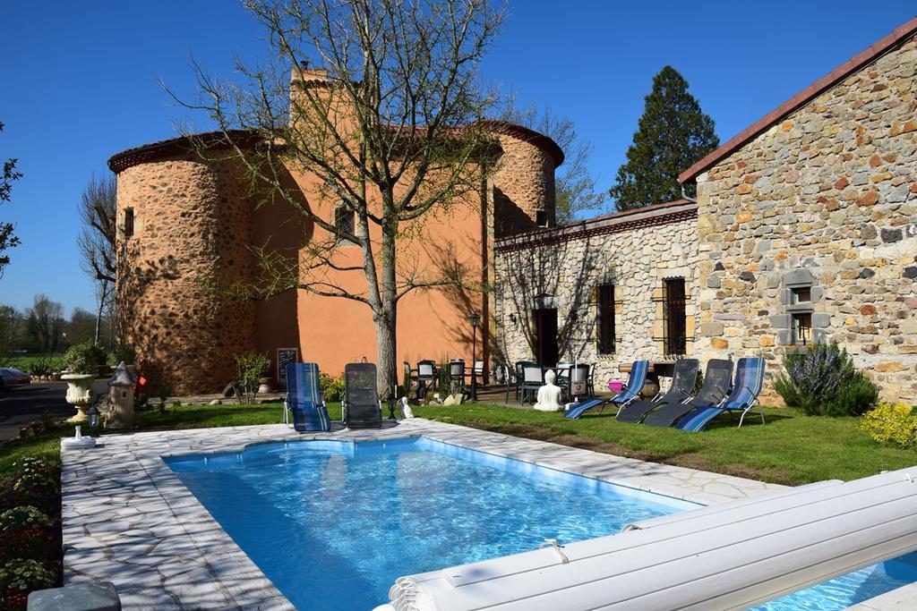 Chateau Des Aiguilles Saint-Remy-de-Chargnat Exterior photo