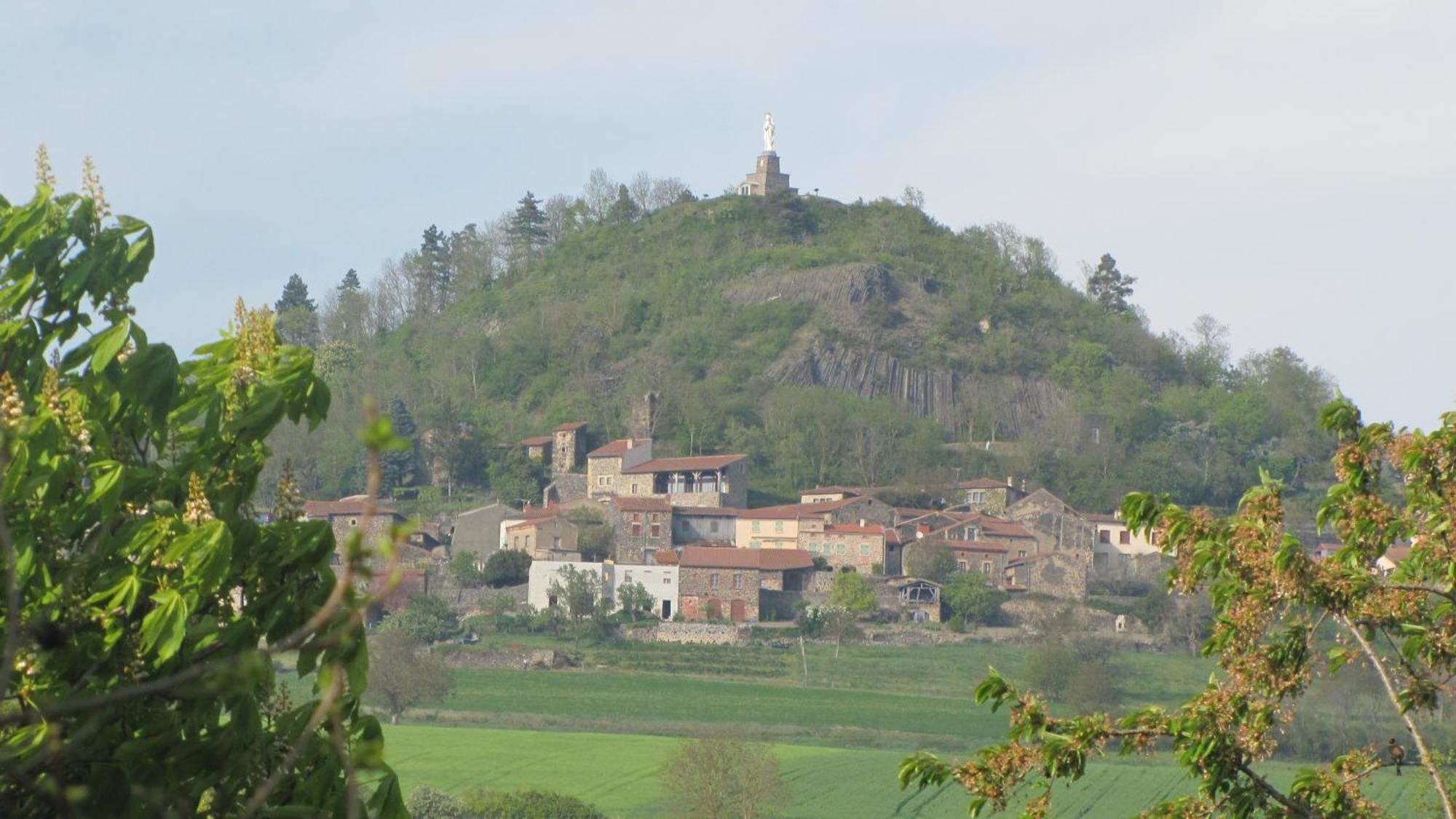 Chateau Des Aiguilles Saint-Remy-de-Chargnat Exterior photo