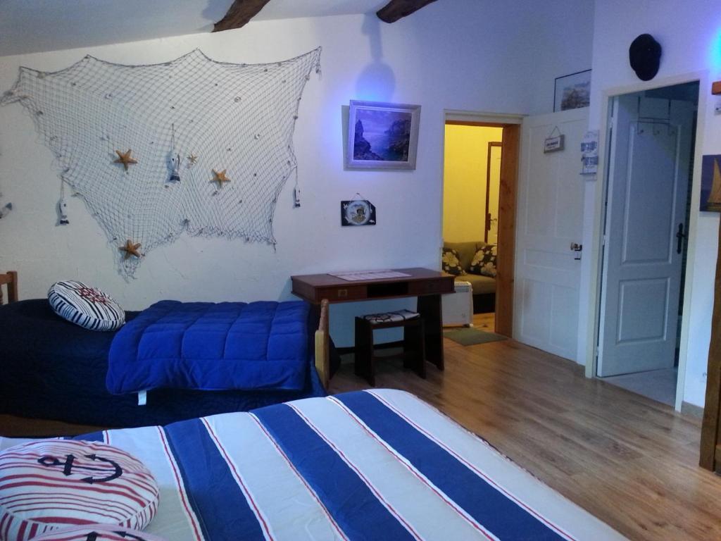 Chateau Des Aiguilles Saint-Remy-de-Chargnat Room photo