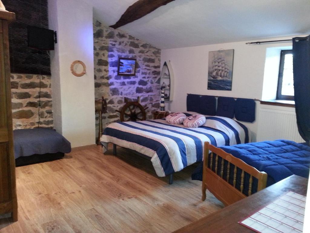 Chateau Des Aiguilles Saint-Remy-de-Chargnat Room photo