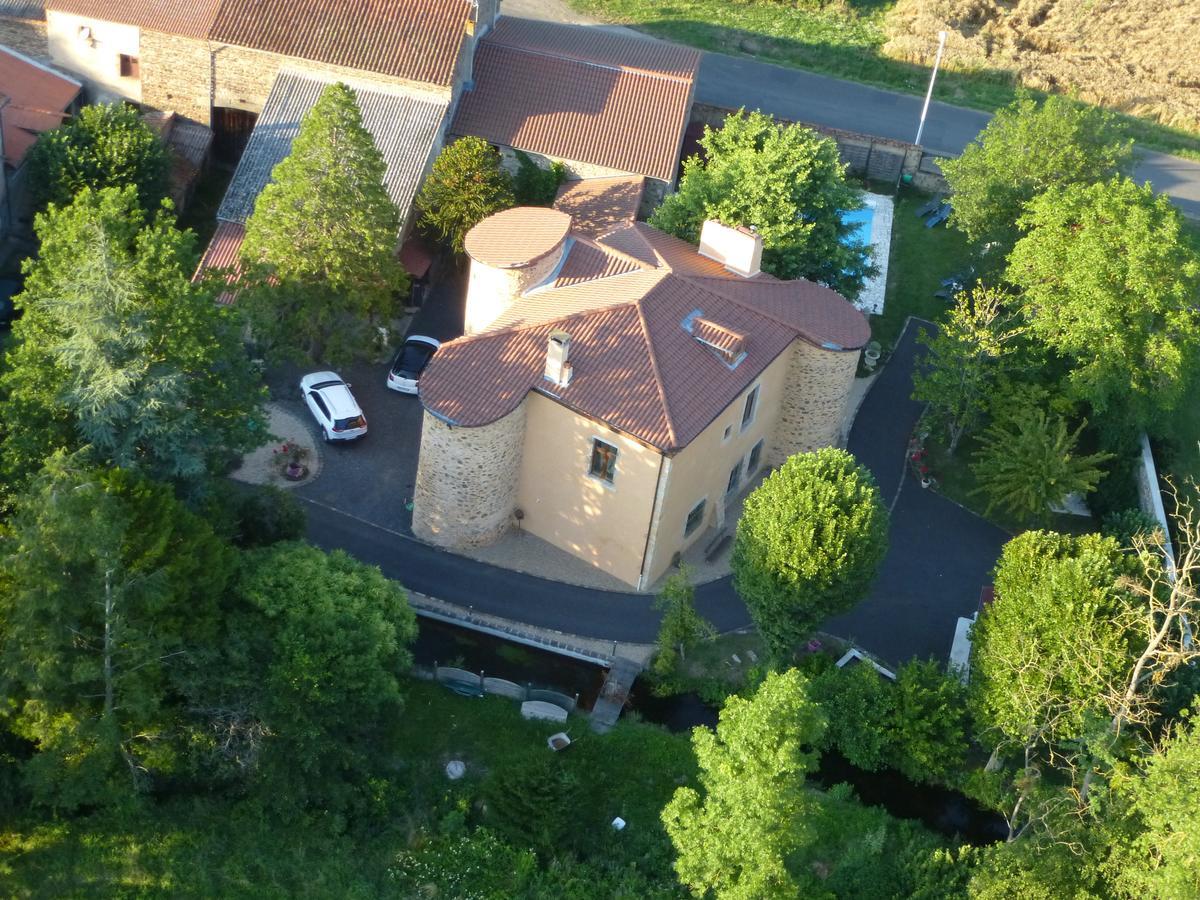 Chateau Des Aiguilles Saint-Remy-de-Chargnat Exterior photo